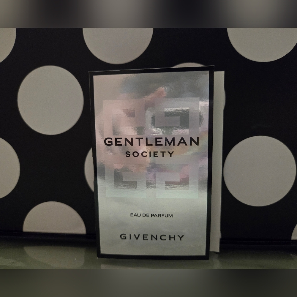 10/$25✨️Givenchy Gentleman Society EDP✨️